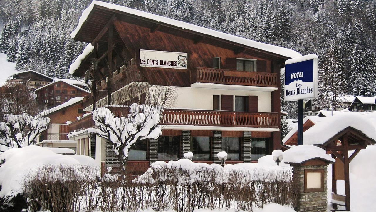 Les Dents Blanches Hostel Morzine Buitenkant foto