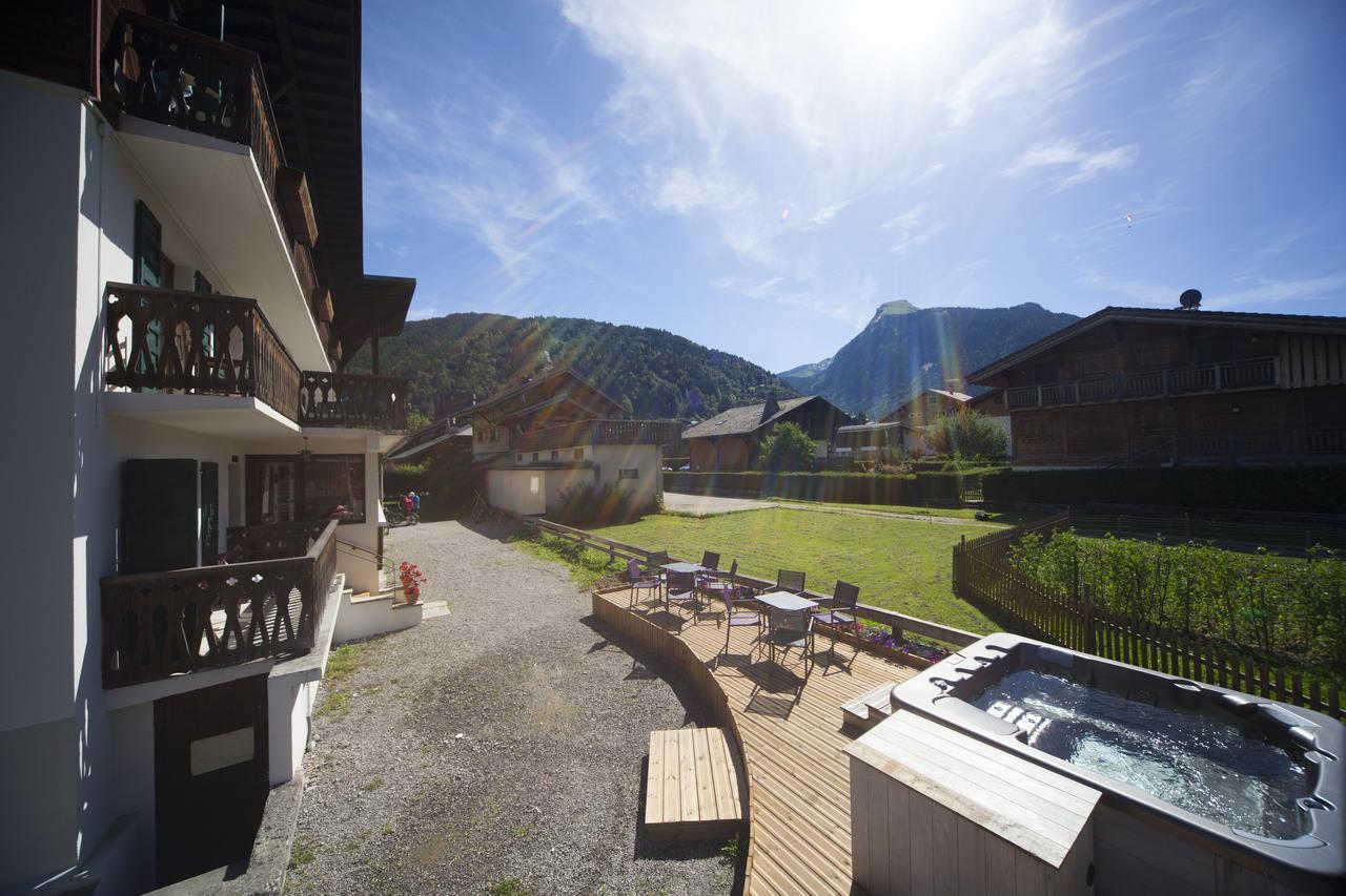 Les Dents Blanches Hostel Morzine Buitenkant foto