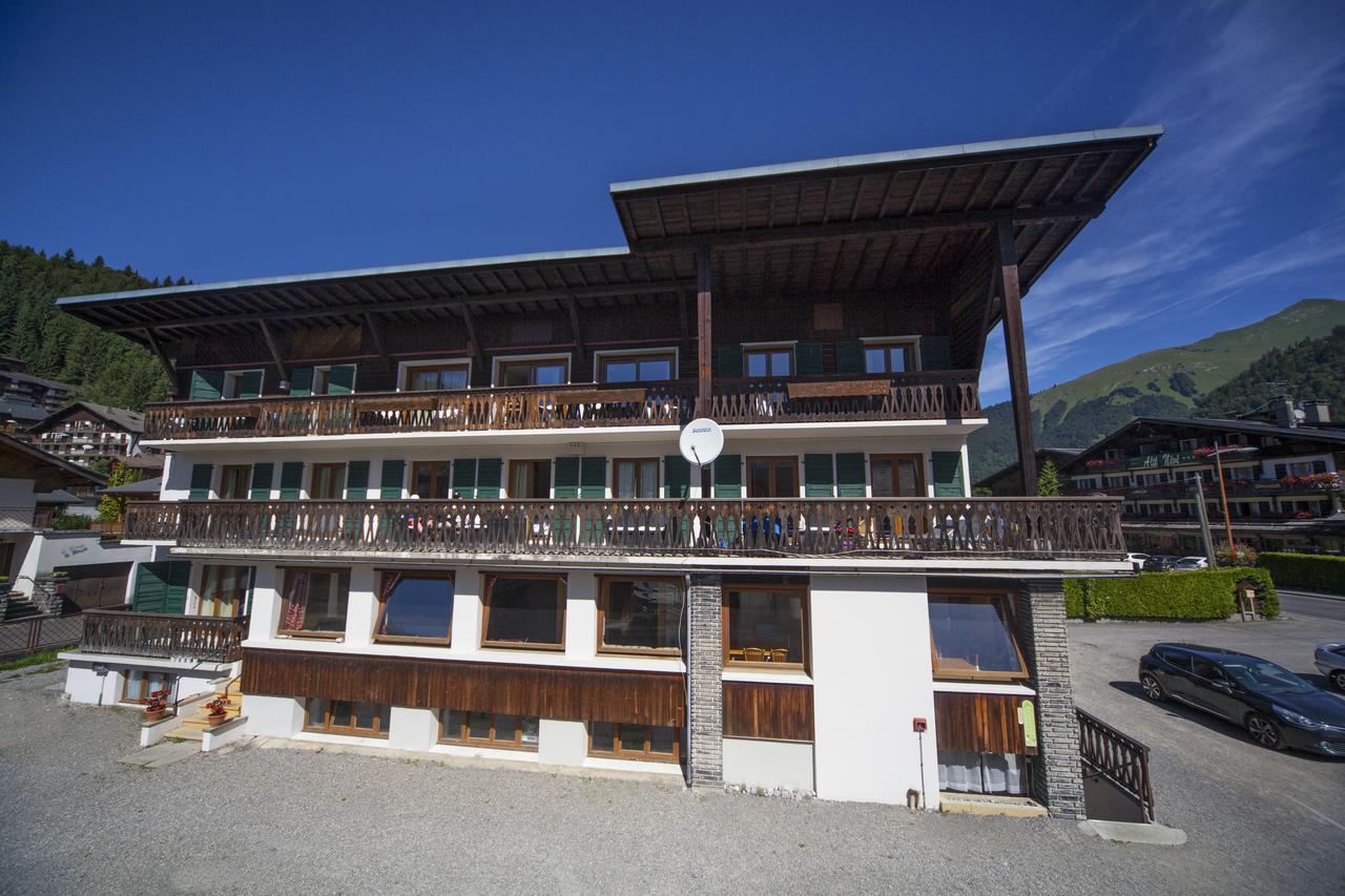 Les Dents Blanches Hostel Morzine Buitenkant foto